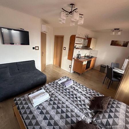 Apartman Losonci Nesvady- Pre 2 Osoby Studio Exterior photo