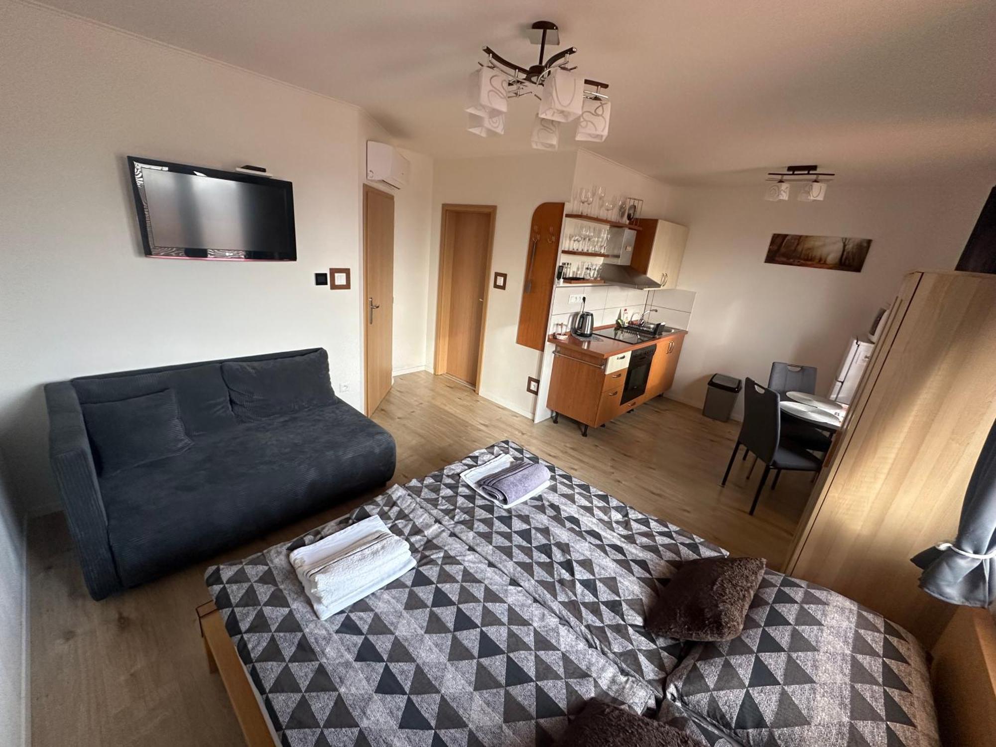 Apartman Losonci Nesvady- Pre 2 Osoby Studio Exterior photo