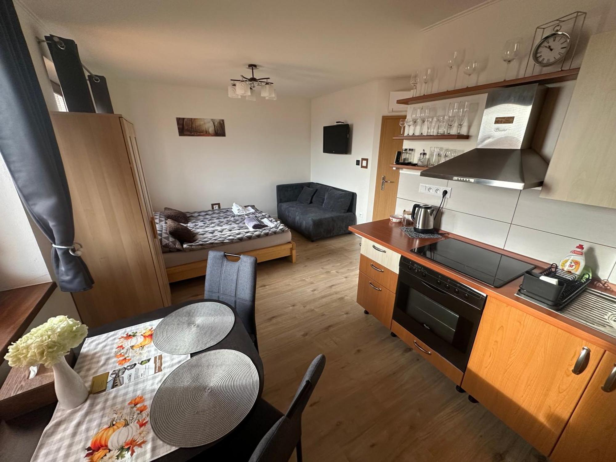 Apartman Losonci Nesvady- Pre 2 Osoby Studio Exterior photo