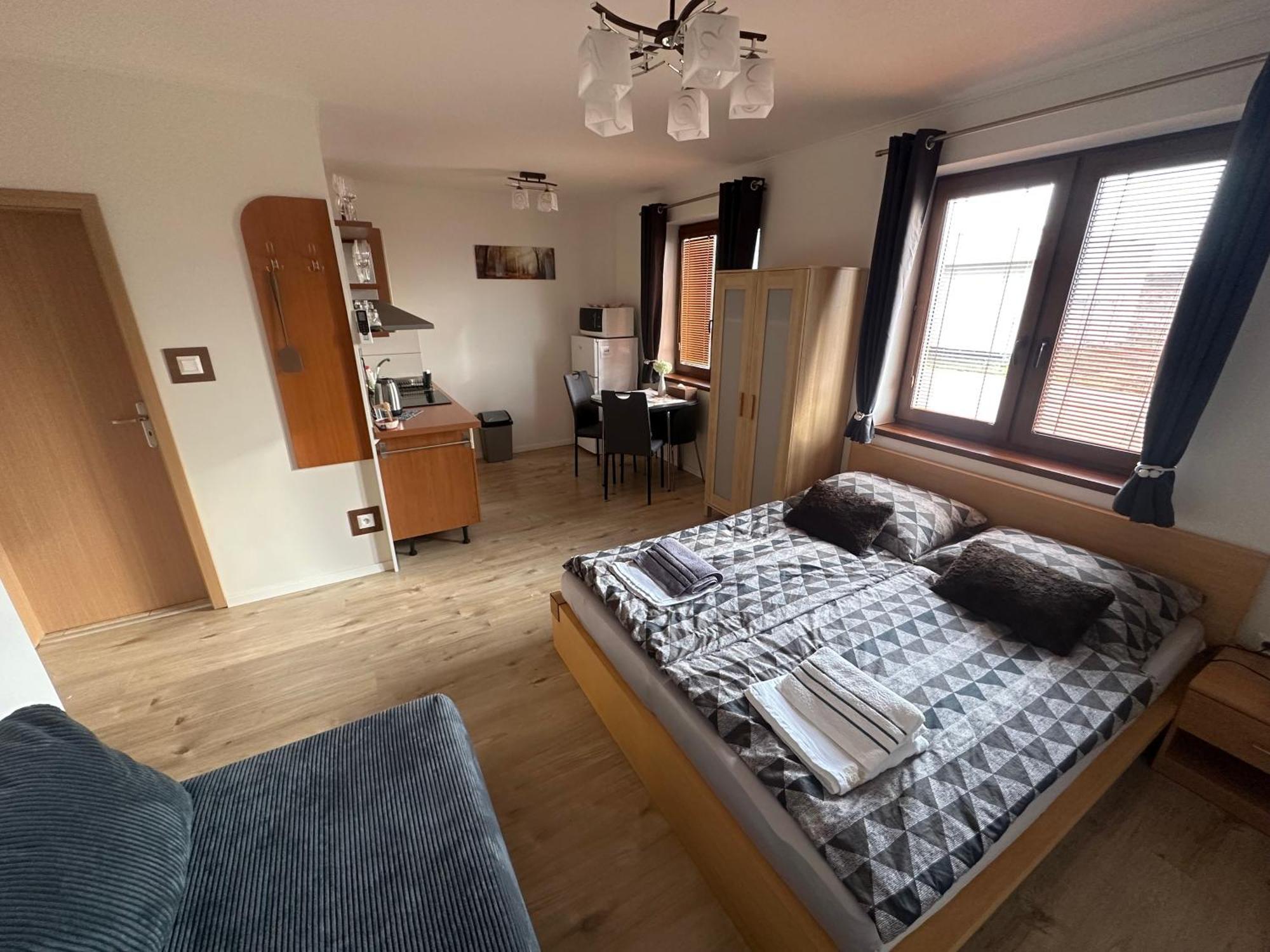 Apartman Losonci Nesvady- Pre 2 Osoby Studio Exterior photo