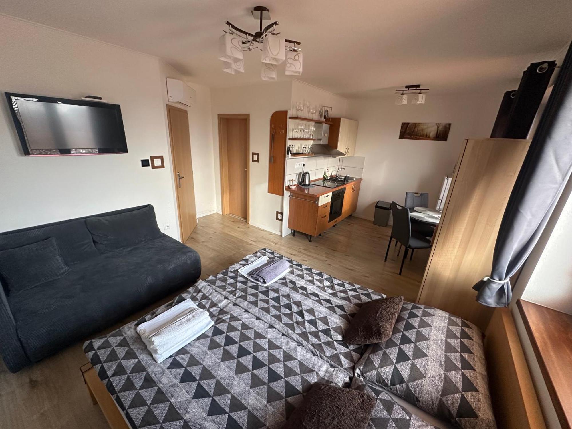 Apartman Losonci Nesvady- Pre 2 Osoby Studio Exterior photo