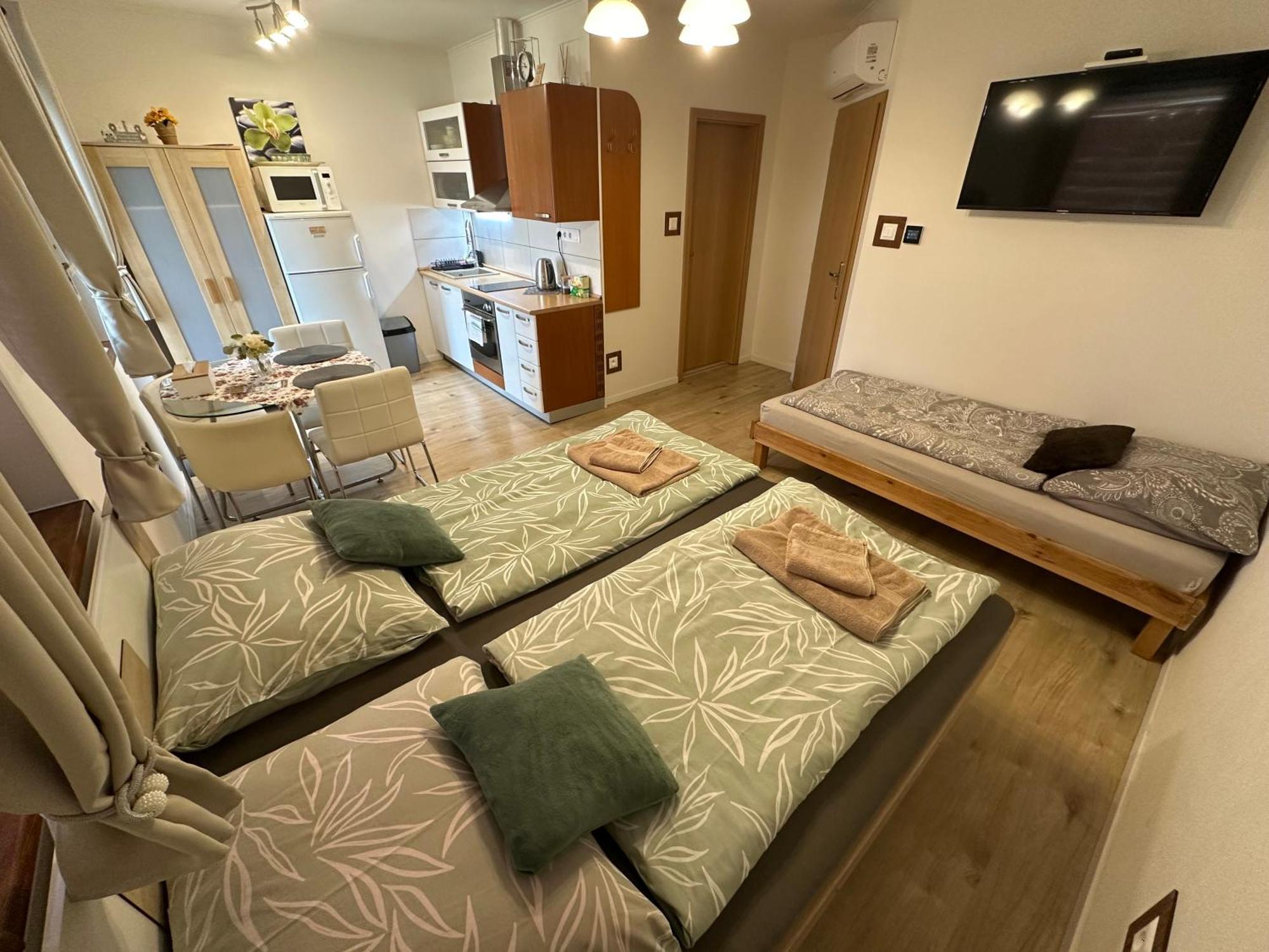 Apartman Losonci Nesvady- Pre 2 Osoby Studio Exterior photo