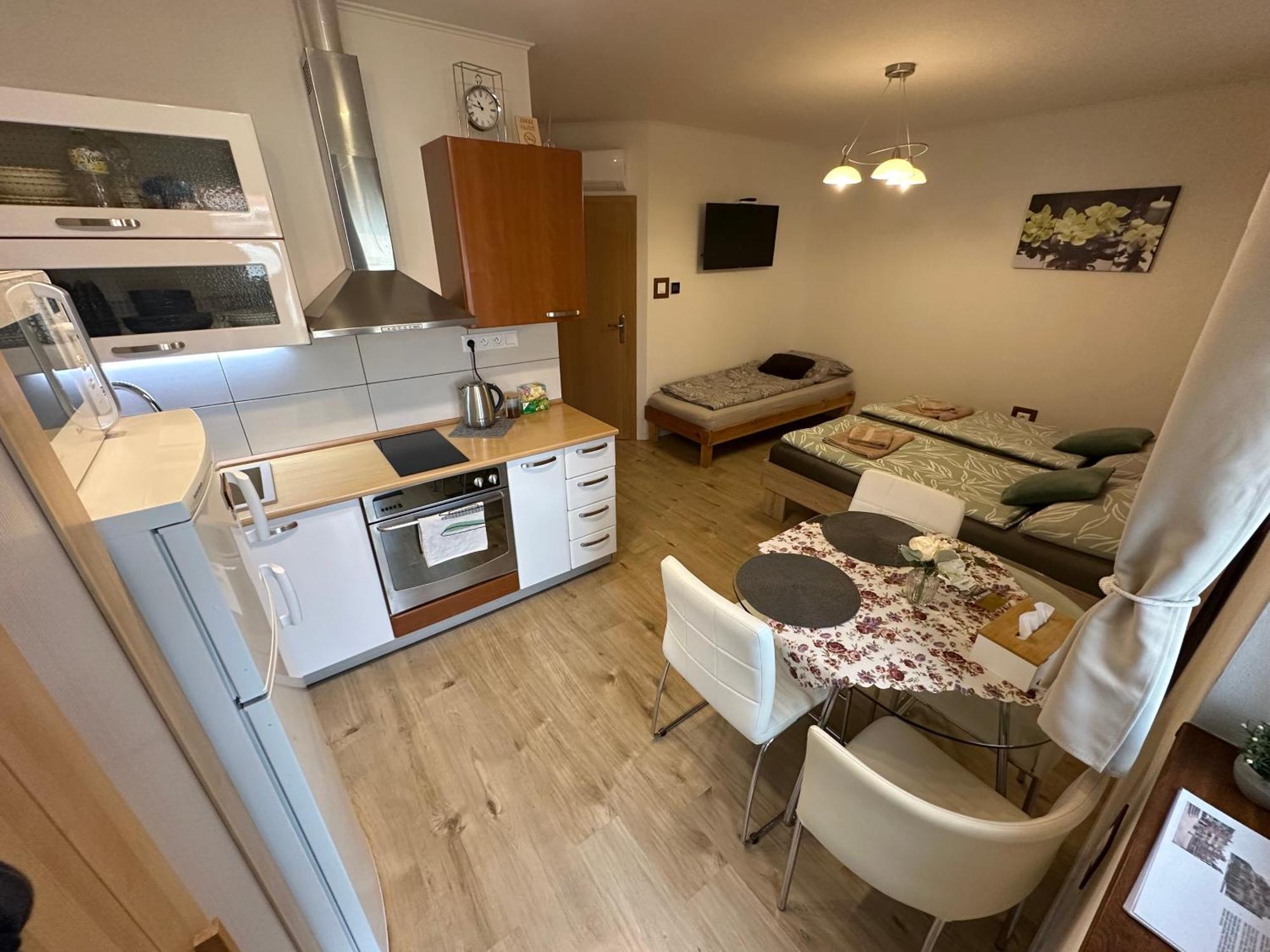 Apartman Losonci Nesvady- Pre 2 Osoby Studio Exterior photo
