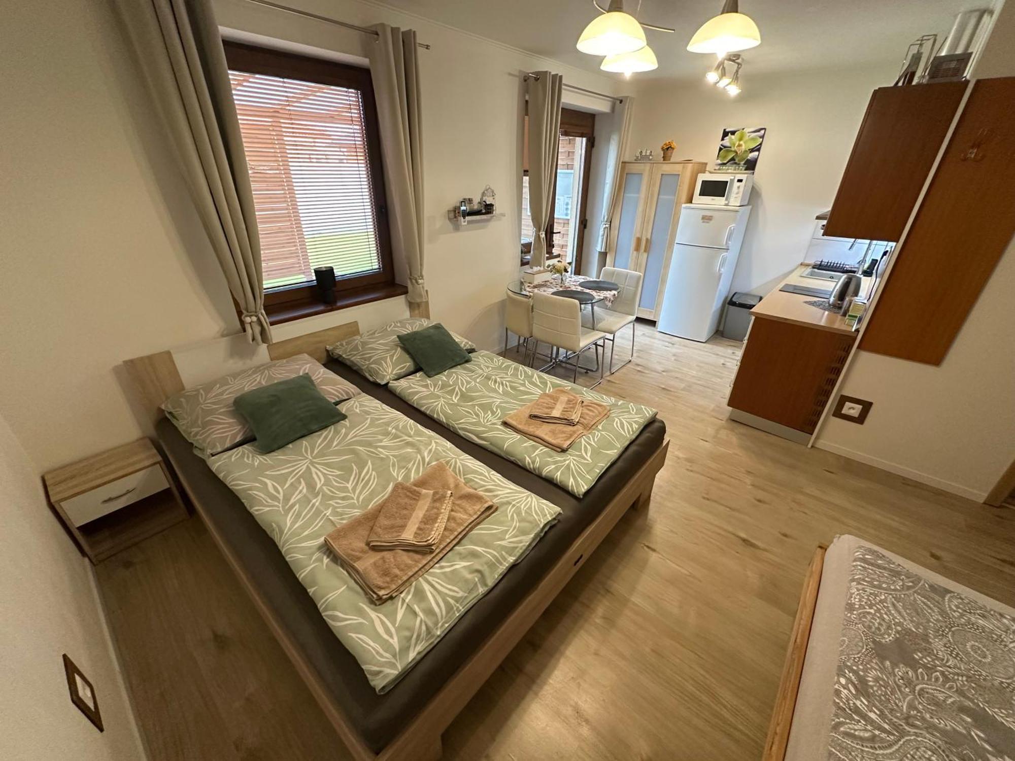 Apartman Losonci Nesvady- Pre 2 Osoby Studio Exterior photo